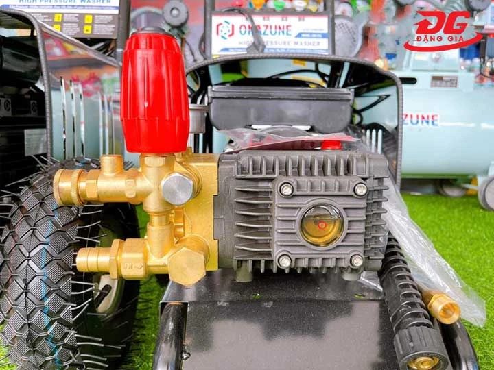 máy rửa xe piston giá thành cao