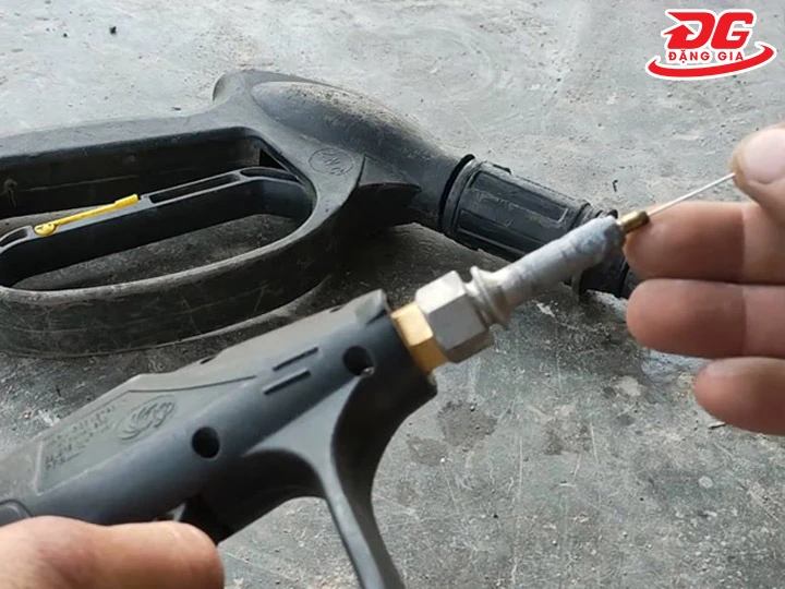 Lỗi nhả cò súng nhưng máy vẫn ra nước