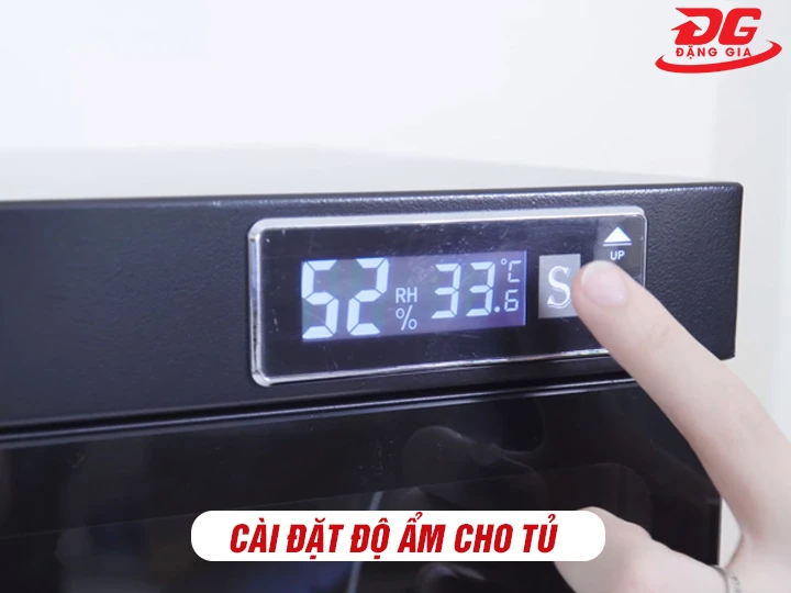 Cài độ ẩm tủ chống ẩm Kumisai DHC 040 (40 lít)