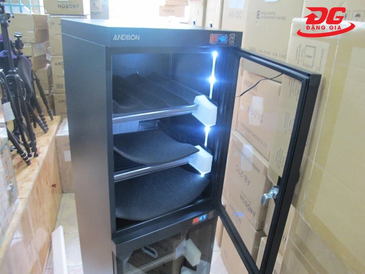 Tủ chống ẩm Andbon AD-180S vận hành êm