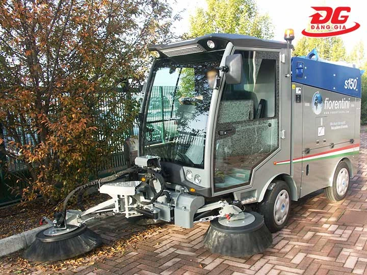 xe quét rác ngồi lái làm sạch nhanh