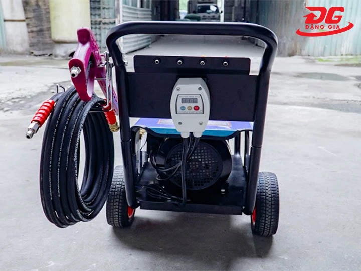 máy rửa xe tải kết cấu máy chắc