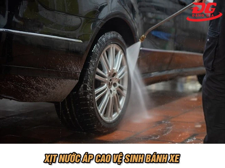 Vệ sinh bánh xe ô tô
