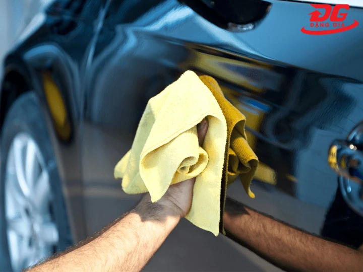 Rửa xe nhiều xe sáng bóng