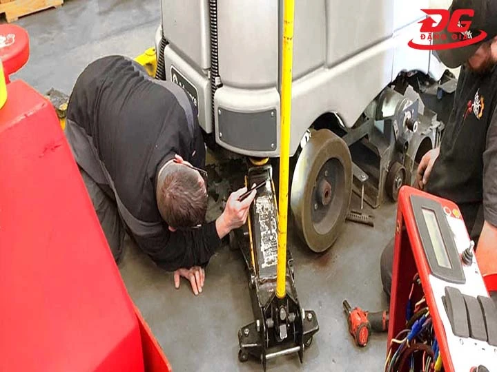 máy chà sàn kêu to