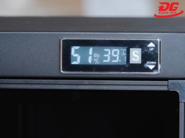 Tủ chống ẩm Kumisai DHC 500 hút ẩm tốt