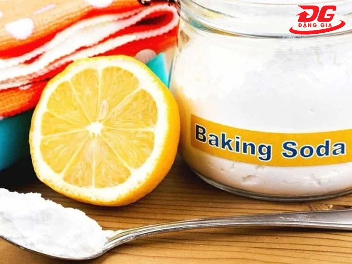 Cách vệ sinh giày nhung bằng chanh và baking soda