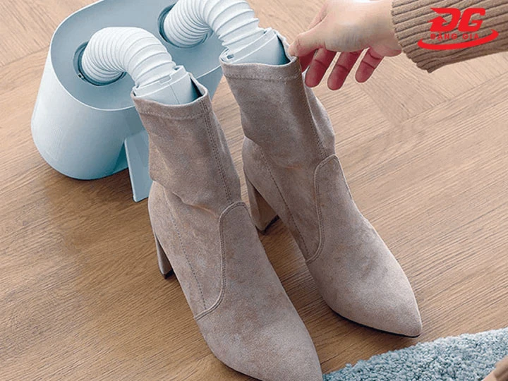 Khử mùi và làm sạch bằng khăn ẩm kết hợp máy sấy