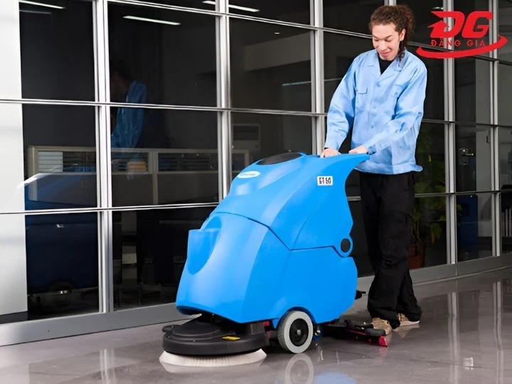 Máy chà sàn Roma sang trọng