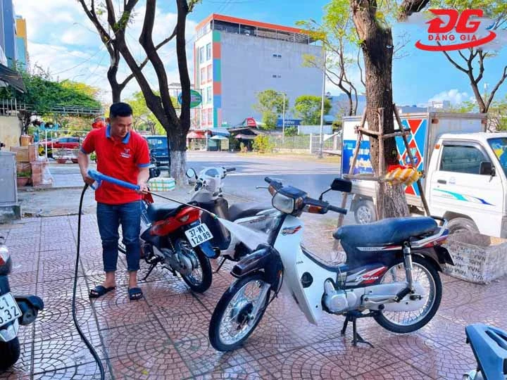 trong khi dùng máy rửa xe cao áp 1 pha