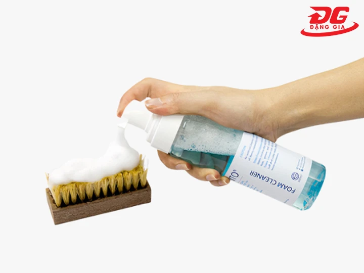 Xi đánh giày dạng bọt