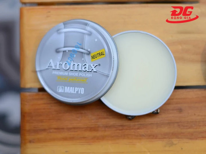 Xi đánh giày không màu