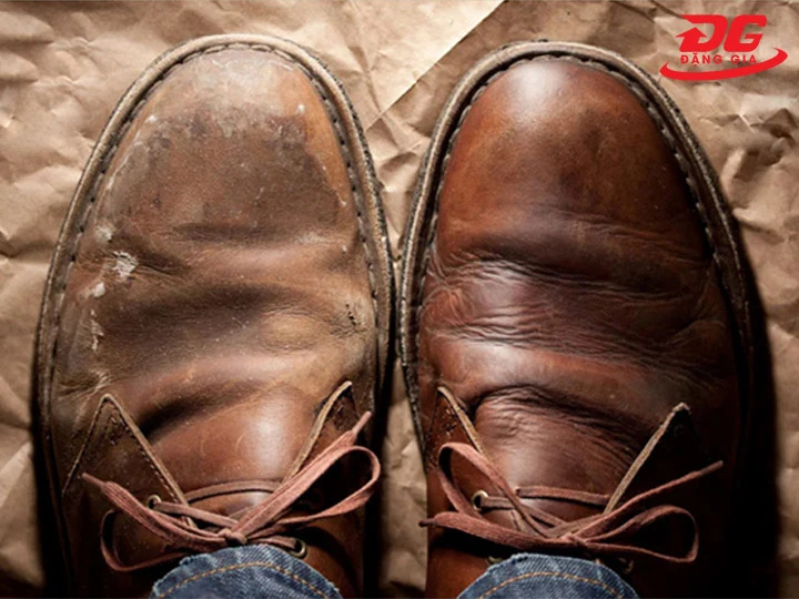 giúp hạn chế nứt gãy, khô cứng bề mặt da