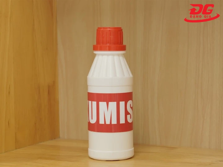 Xi đánh giày nước Kumisai