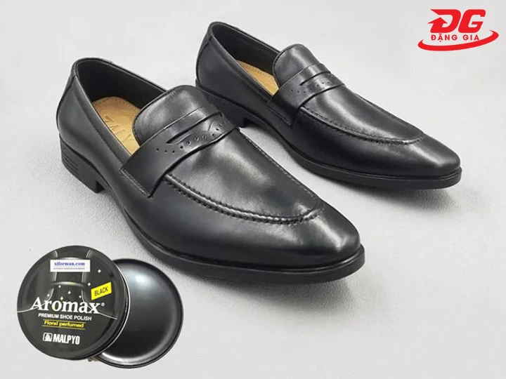 Xi đánh giày màu đen