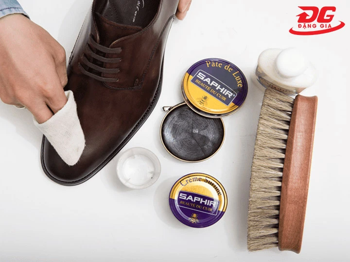 Xi đánh giày dạng sáp