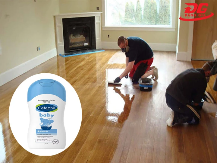 đánh bóng sàn gỗ bằng dầu gội trẻ em