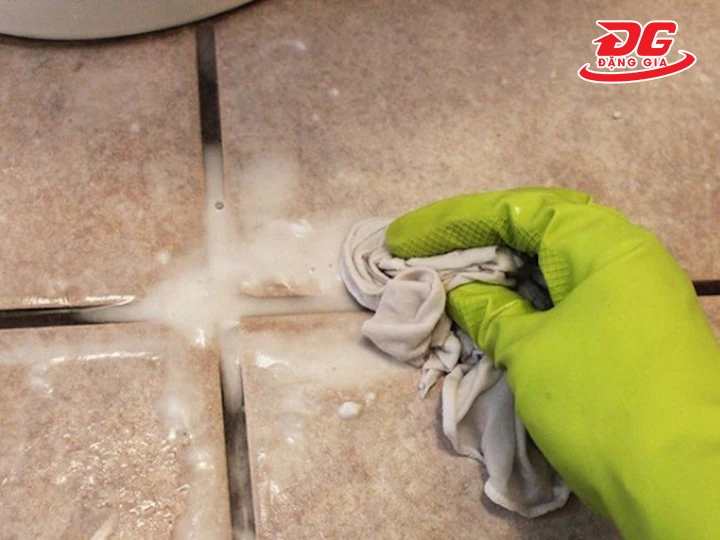 Lưu ý khi làm sạch ron gạch bị đen