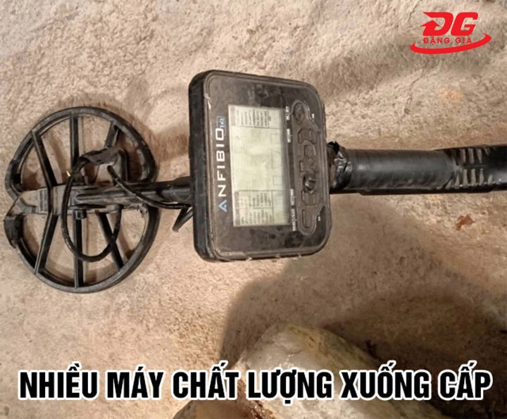 máy dò kim loại xuống cấp