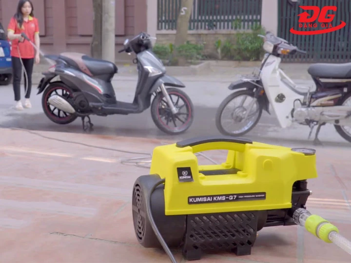 Máy rửa xe mini gia đình Kumisai KMS Q7 mạnh mẽ