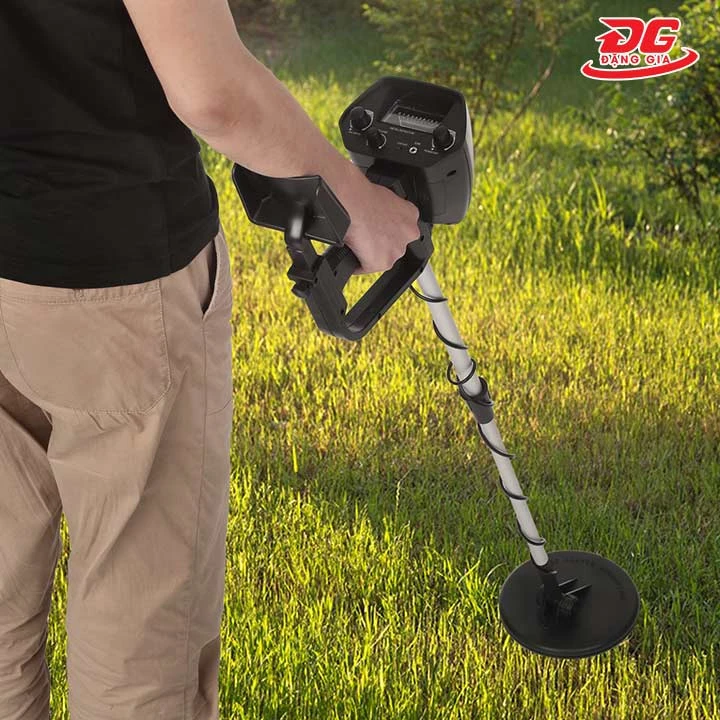 sử dụng máy dò kim loại
