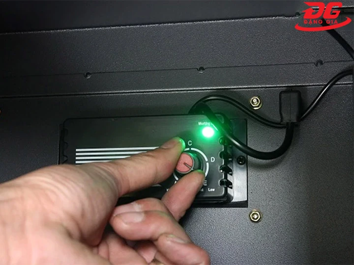 Cài đặt độ ẩm tủ chống ẩm