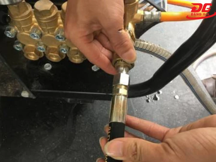 Cách thay dây máy rửa xe tại nhà đơn giản