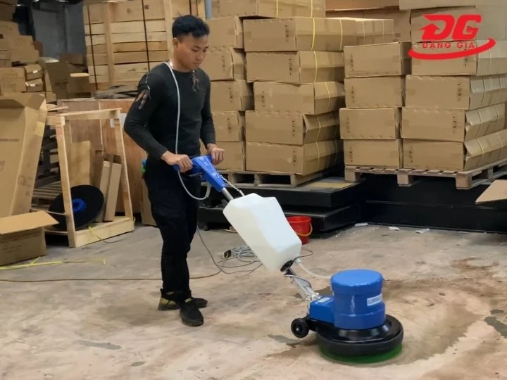 Kiểm tra vận hành máy chà sàn