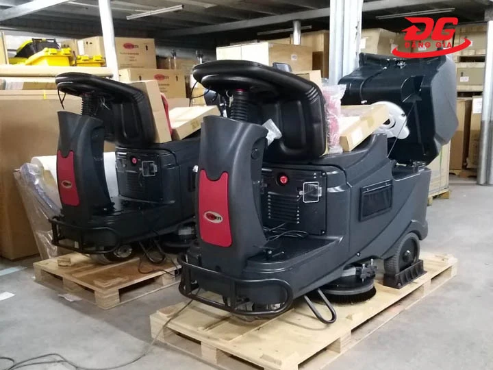 Máy chà sàn ngồi lái Viper