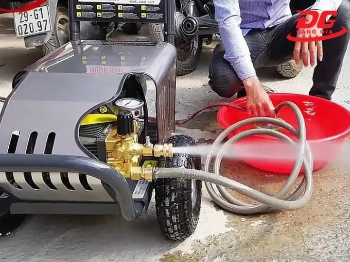 Máy rửa xe áp lực yếu do nguồn nước cấp yếu