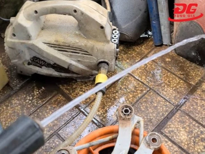 Máy rửa xe bị yếu làm tốn nước, hao điện