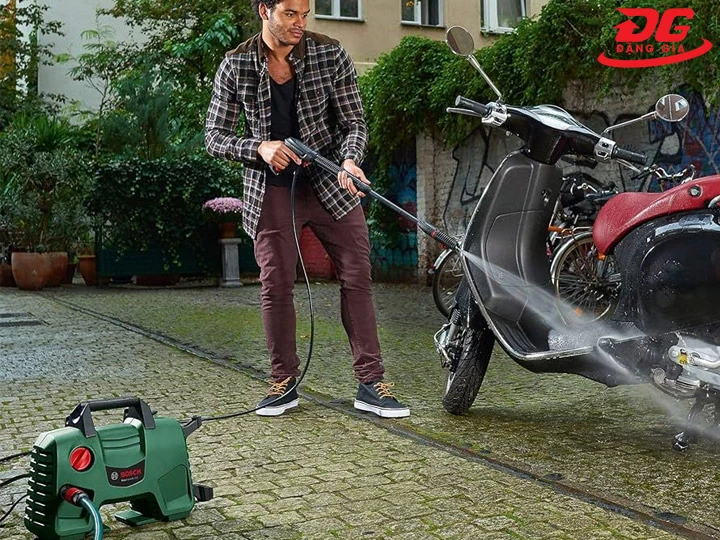 Máy rửa xe Bosch Easy Aquatak 110 1300W mạnh mẽ