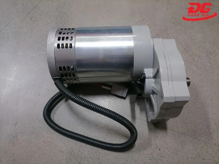 Motor máy chà sàn liên hợp giá phù hợp