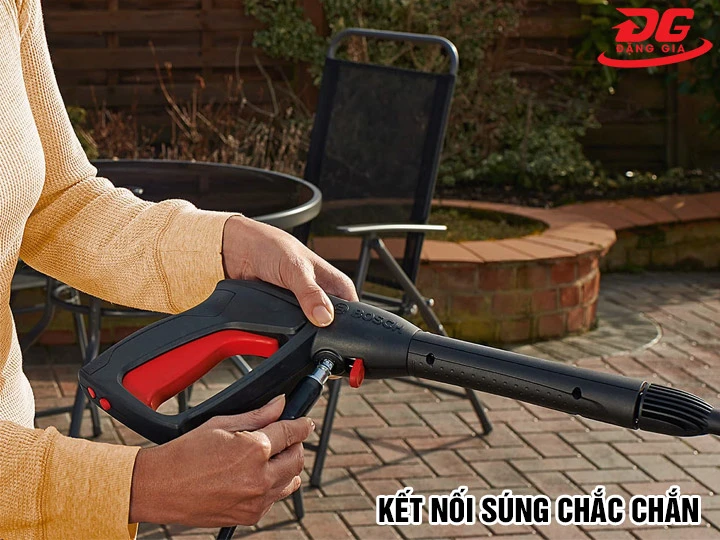 Lắp súng máy rửa xe Bosch Easy Aquatak 110 1300W