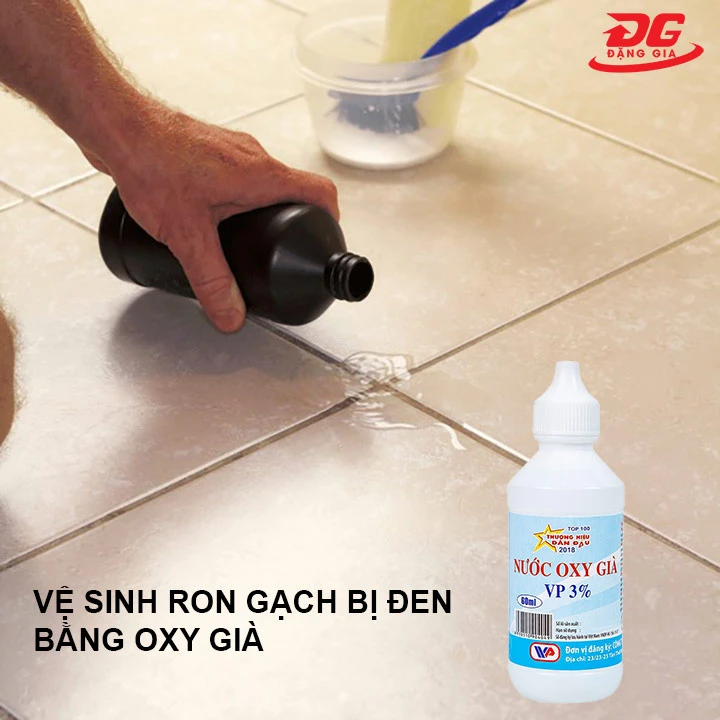 làm sạch ron gạch bị đen bằng oxy già