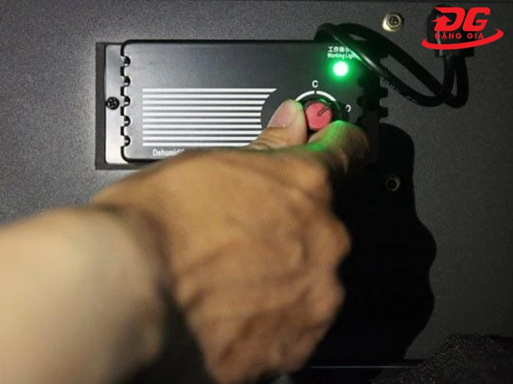 tủ chống ẩm 10L giới hạn tính năng