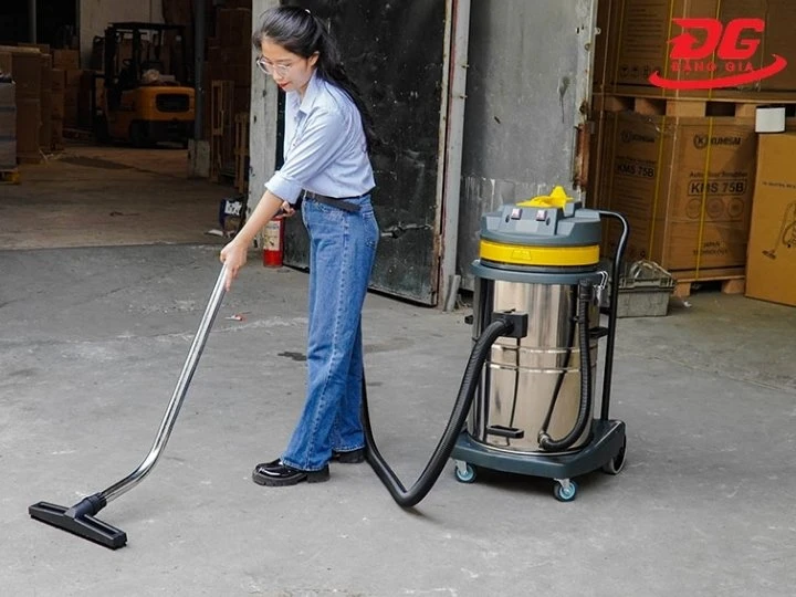 Cáh dùng máy hút bụi công nghiệp Hàn Quốc