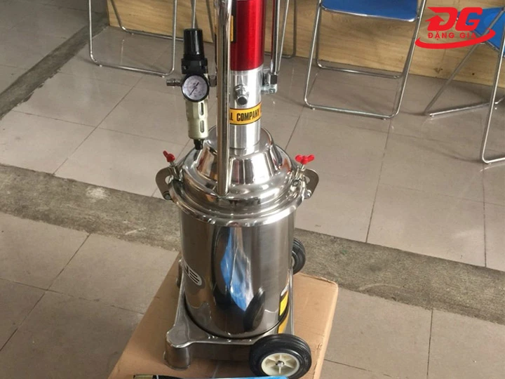 Máy bơm mỡ khí nén Kocu US-8 dung tích lớn