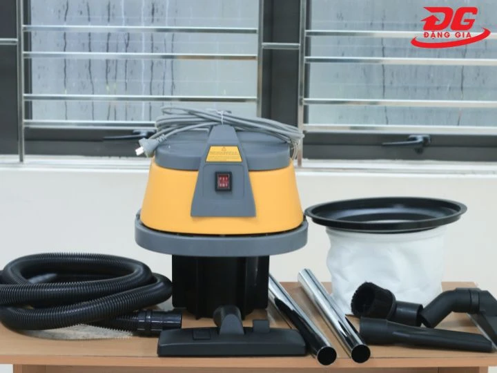 Máy hút bụi Camry BF-570 có đầy đủ phụ kiện