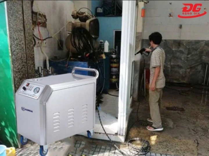 Máy rửa xe Kumisai làm sạch kho