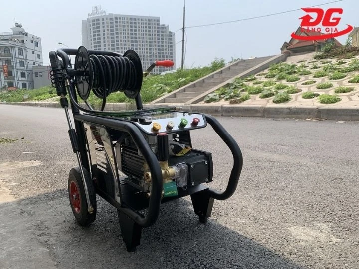 Máy rửa xe Kumisai rửa sân làm mới đường xá