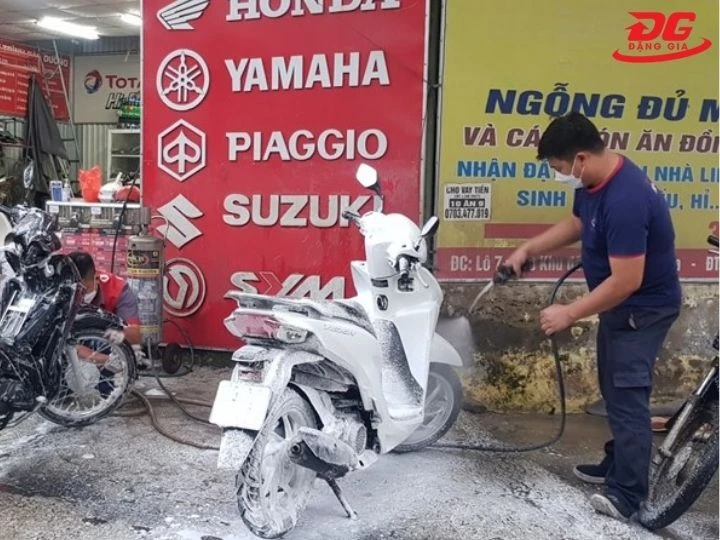 Máy rửa xe Kumisai rửa xe máy