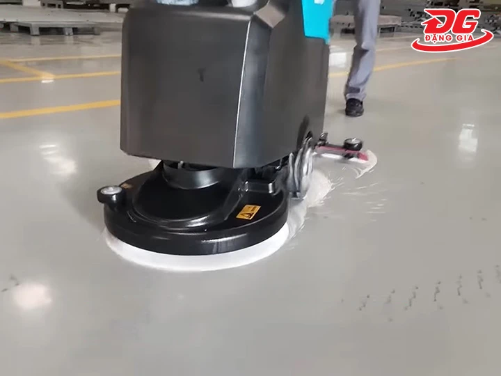 sử dụng máy chà sàn liên hợp Kumisai KMS 75E