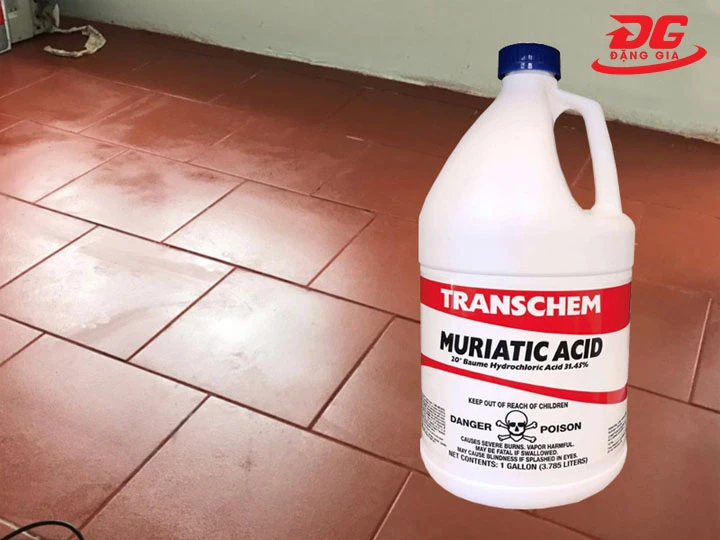 tẩy xi măng trên nền gạch bằng axit muriatic
