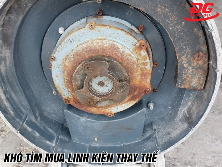 Bàn chải máy chà sàn cũ