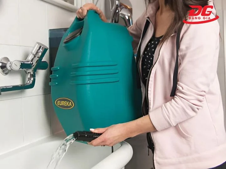 Bình chứa nước máy chà sàn Eureka