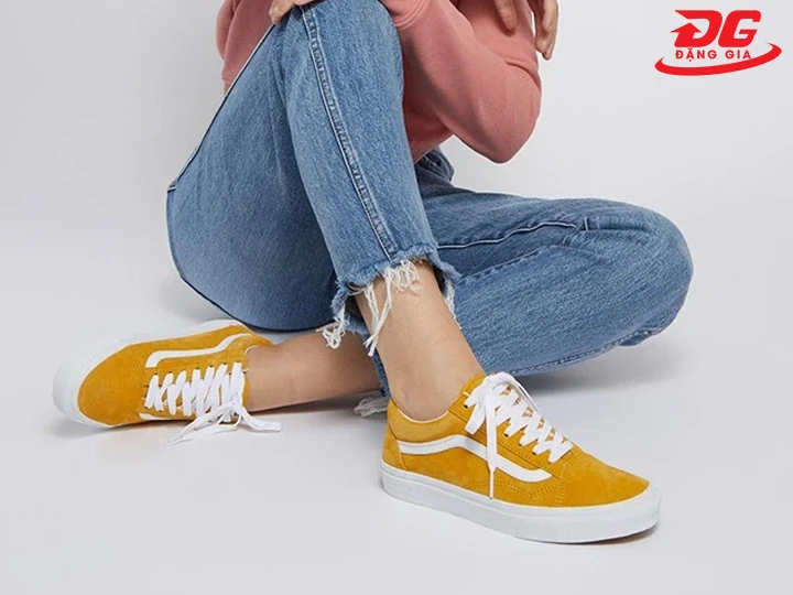 Làm sạch giày Vans da lộn