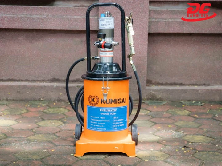 máy bơm mỡ Kumisai giá cạnh tranh