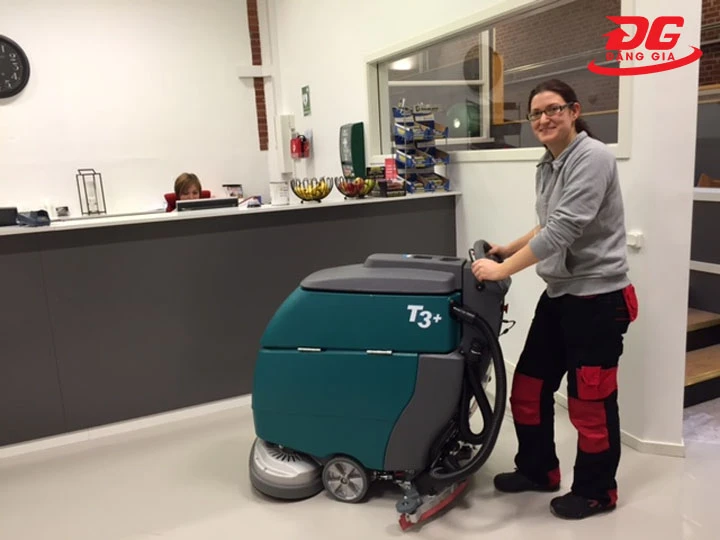 máy chà sàn đẩy tay Tennant