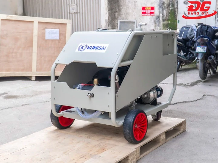máy rửa xe kumisai